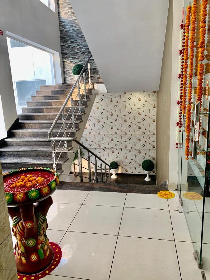 Amora Rooms Dwarka New Delhi Exterior photo