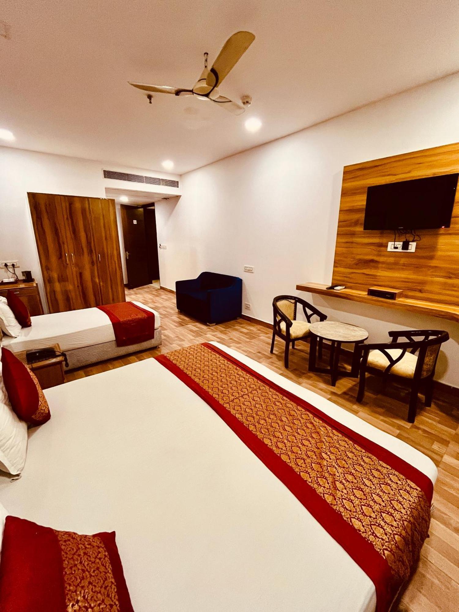 Amora Rooms Dwarka New Delhi Exterior photo